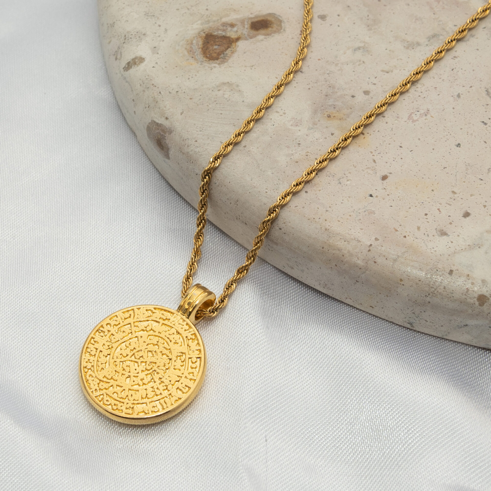 Phaistos Gold Κολιέ με στριφτή αλυσίδα και ανάγλυφο στοιχείο