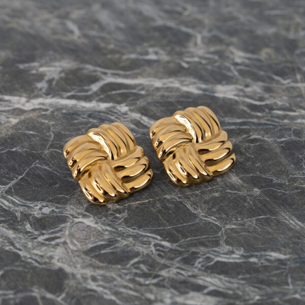 Knot Gold Σκουλαρίκια με Ανάγλυφο Σχέδιο