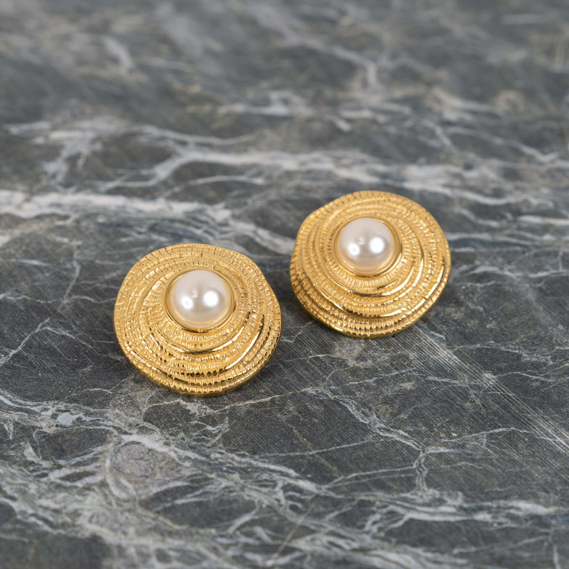 Twirl Gold Σκουλαρίκια με Πέρλα