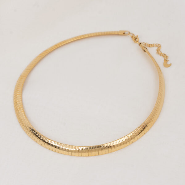 Nefertiti Gold Κολιέ Ανάγλυφη Βέργα