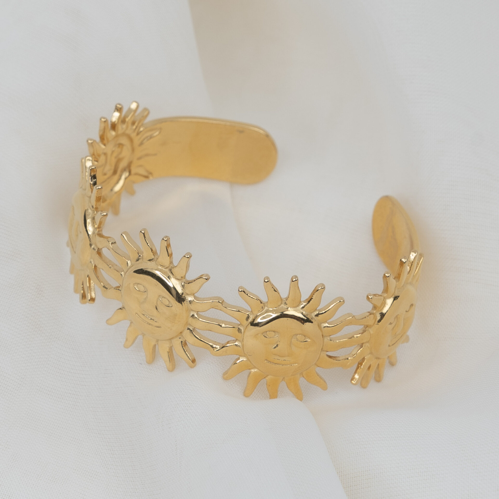 Helia Gold Βραχιόλι Χειροπέδα με Ήλιους