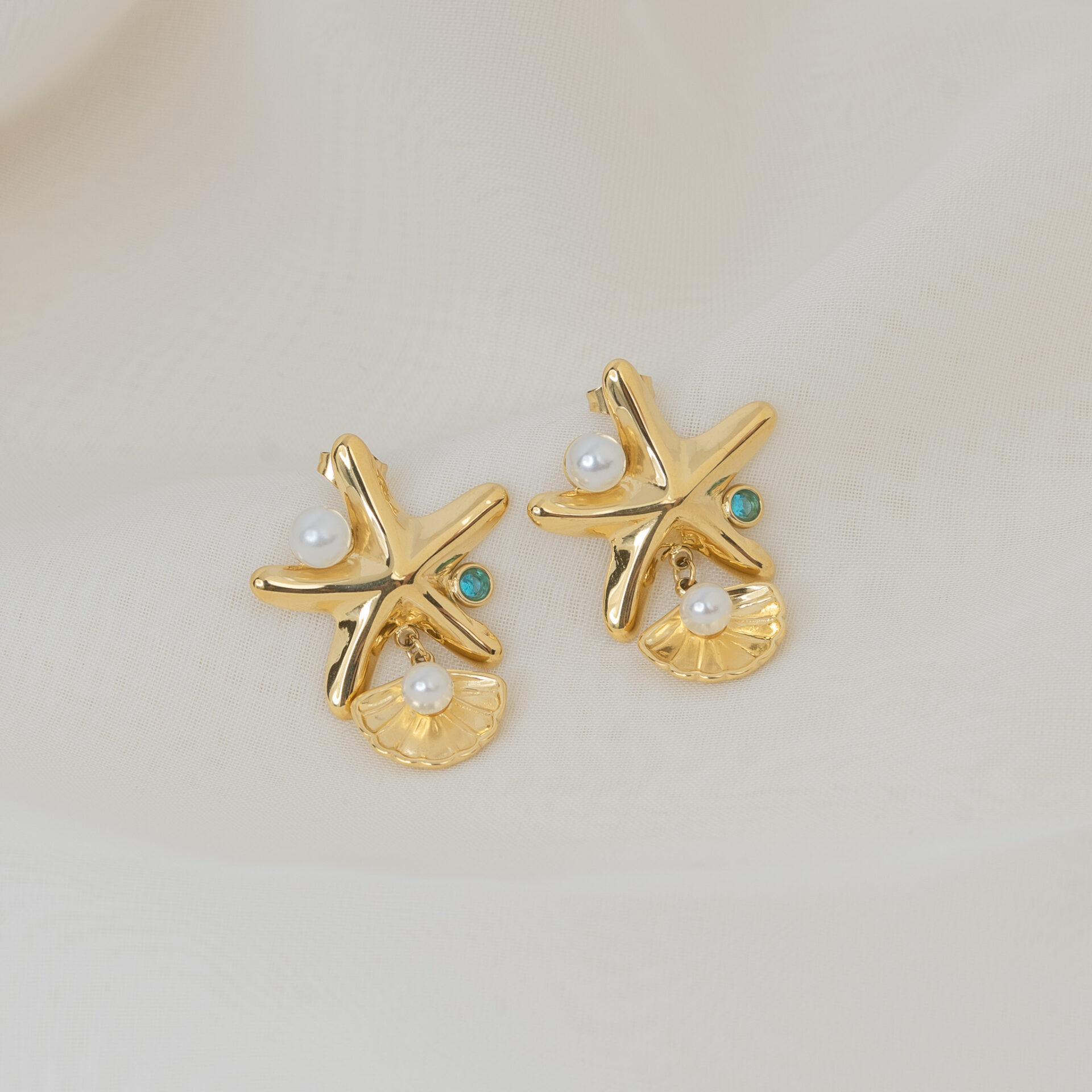 Nereis Gold Σκουλαρίκια Αστερίες με Κρεμαστά Κοχύλια και Πέρλες
