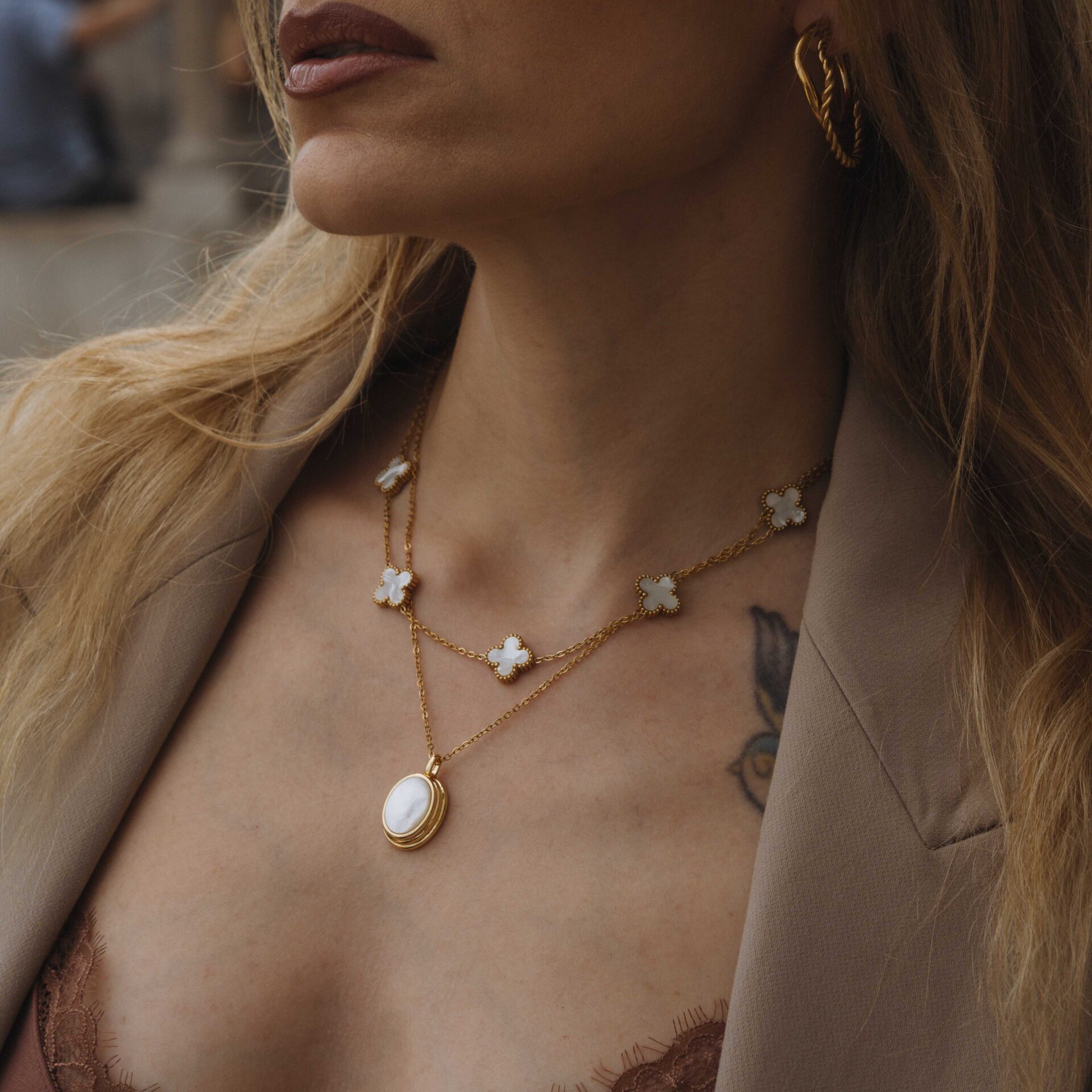 Fleur Gold Κολιέ με Αλυσίδα και Μοτίφ από Λευκό Φίλντισι - Image 2