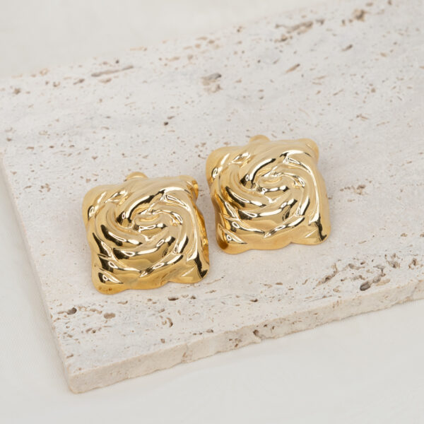 Bloom Gold Σκουλαρίκια με Ανάγλυφο Σχέδιο