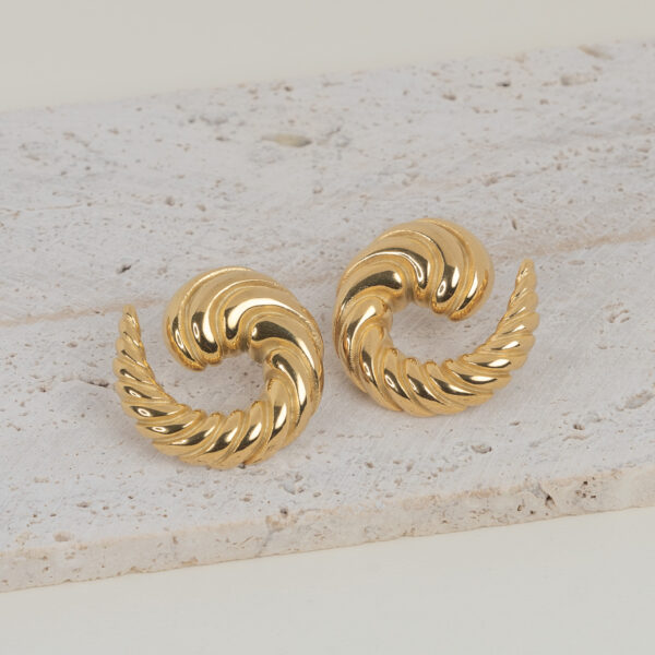 Sogno Gold Σκουλαρίκια με Ανάγλυφο Σχέδιο