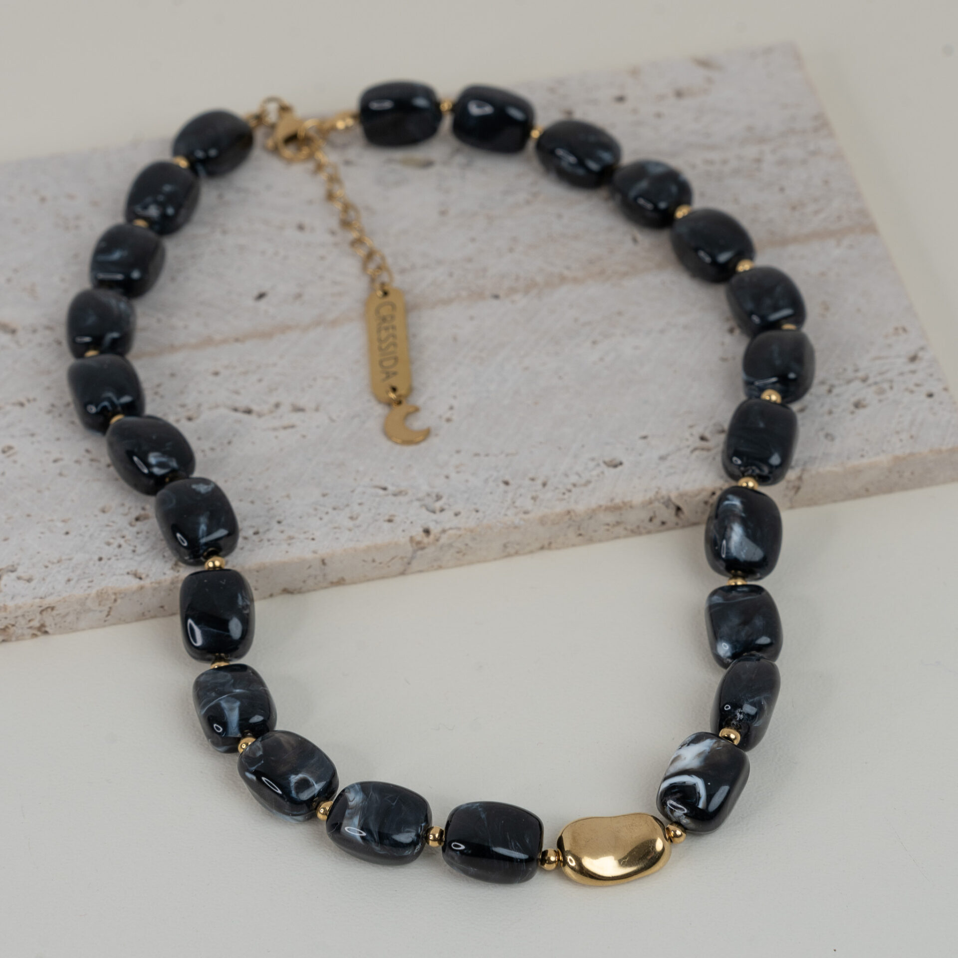 Velvet Black Gold Κολιέ με Μαύρες Οβάλ Χάντρες