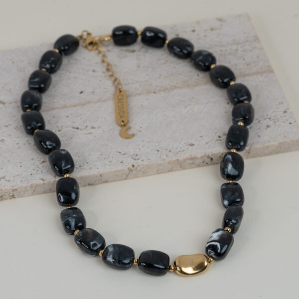Velvet Black Gold Κολιέ με Μαύρες Οβάλ Χάντρες