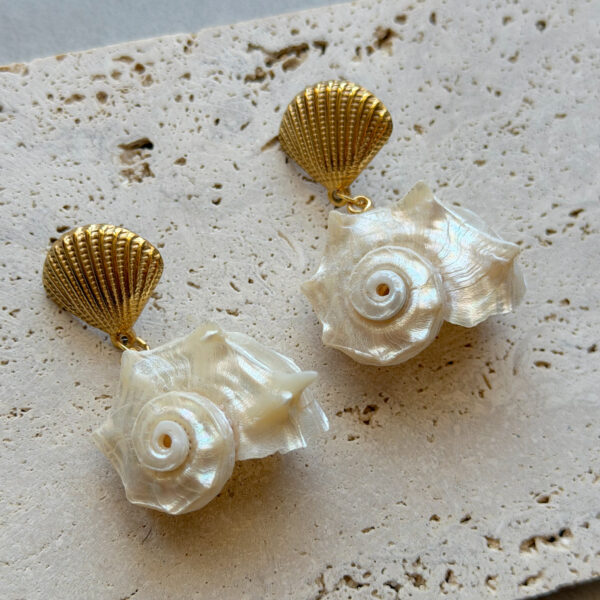 Kaia Gold Σκουλαρίκια με Φυσικά Κοχύλια